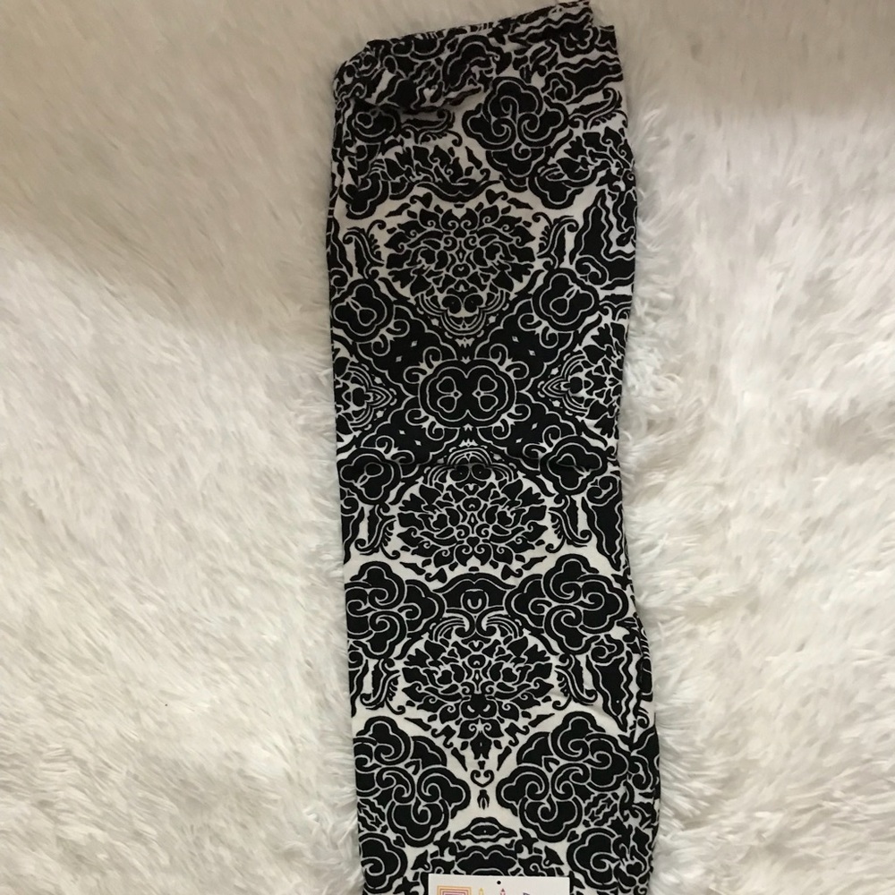 NWT Lularoe OS Leggings - Black/White